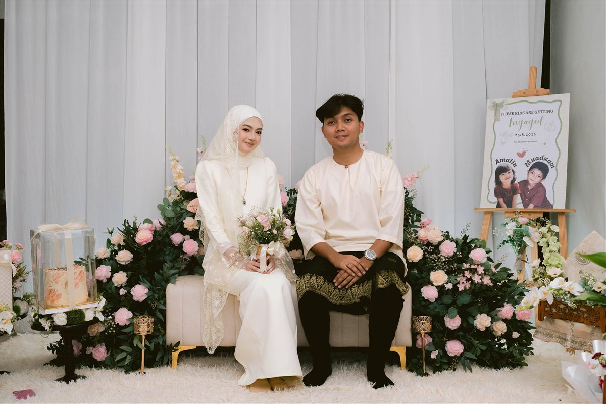 Gambar Amalin bersama Muadzam di pelamin 1