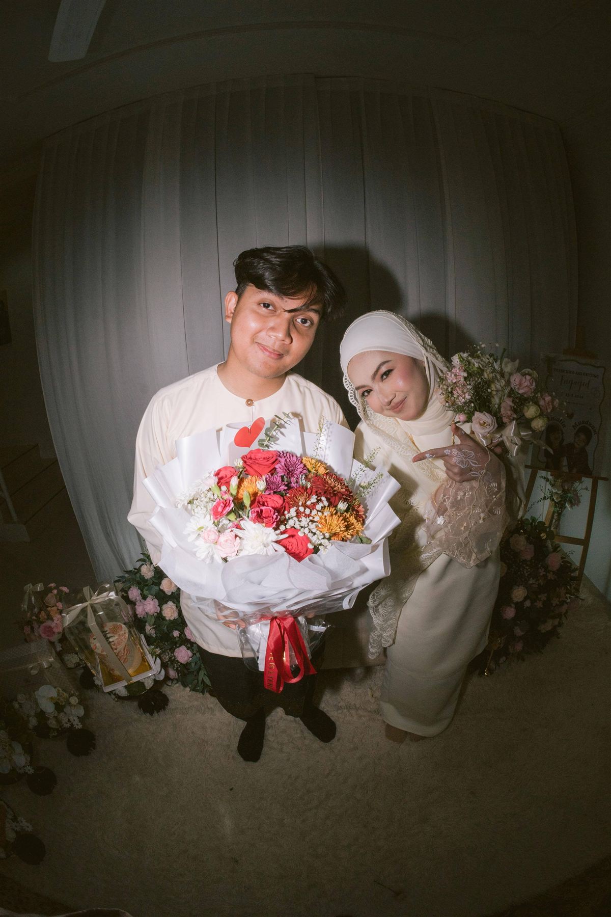Gambar Amalin bersama Muadzam di pelamin 2